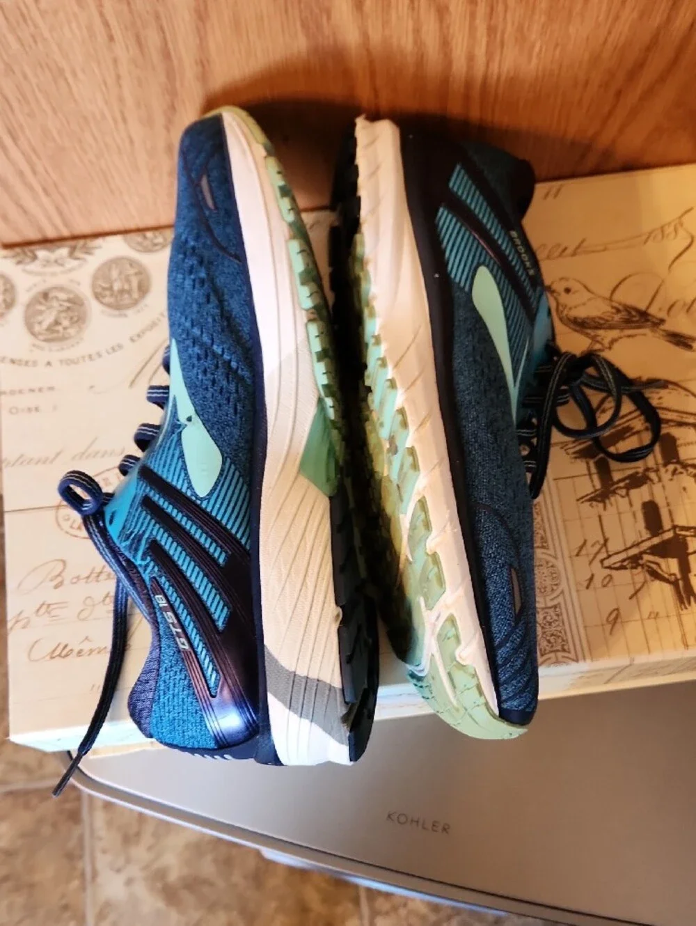 Brooks Adrenaline GTS 18 Pull Blue and Teal Running Shoe